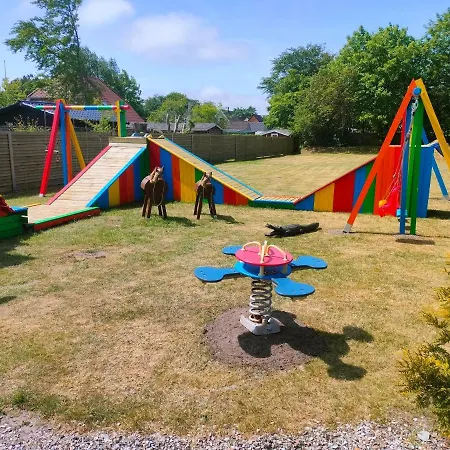 Feriehuset Brons Bed & Breakfast 3*