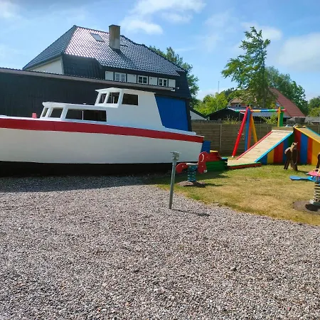 Bed & Breakfast Feriehuset Brons 3*